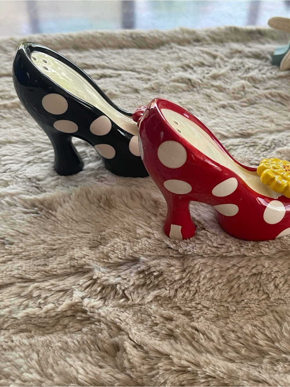 Pair of Polka Dot Ceramic Salt and Pepper Shaker Shoes with Flower Accents - Picture 2 of 2
